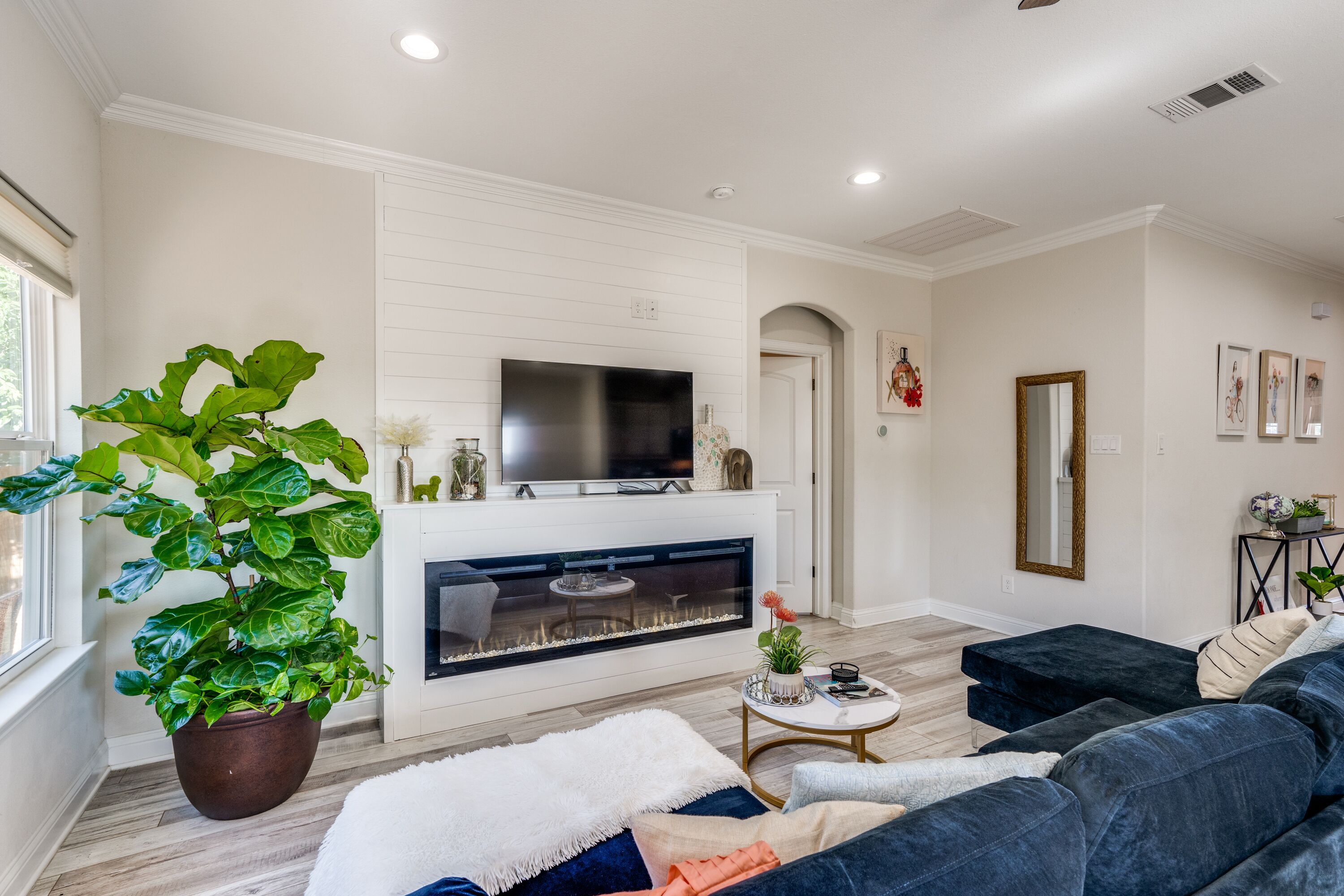 Perfect Home Base for Your Adventure-near Downtown and Uptown Dallas