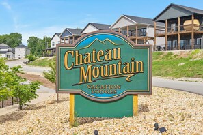 Property grounds - Fire Pit in Backyard_Private Hot Tub_Close to Entertainment_Lake View_Dog Friendly-Cmty Pools (Branson)