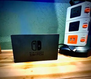 2 soverom, safe på rommet, strykejern/-brett og reiseseng for barn