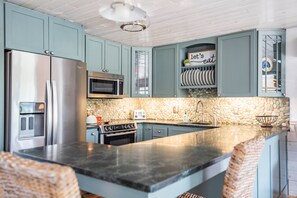 Fridge, microwave, oven, stovetop - Driftwood Cottage @ Saybrook Point Marina, 2 King Beds (Old Saybrook)