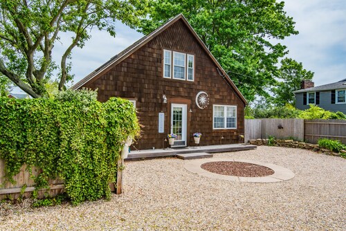 Driftwood Cottage @  Saybrook Point Marina, 2 King Beds