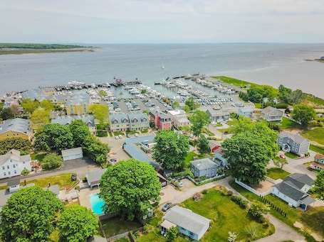 Exterior. Driftwood Cottage @ Saybrook Point Marina, 2 King Beds