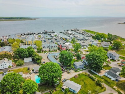 Driftwood Cottage @  Saybrook Point Marina, 2 King Beds