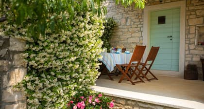 Istrian stone house for 3 near Rovinj