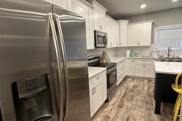 Køleskab, mikrobølgeovn, ovn, kogeplade