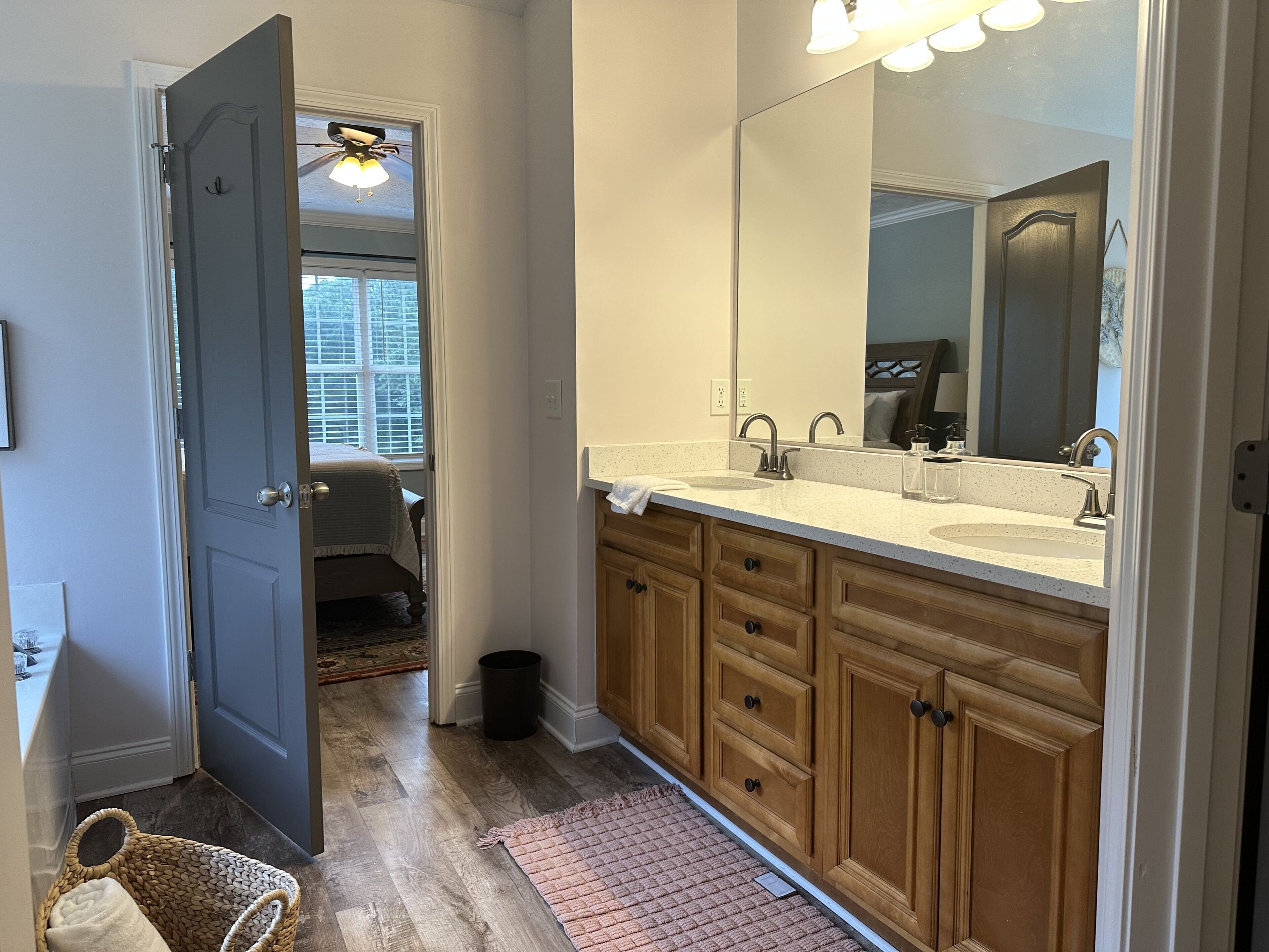 4 chambres, fer et planche à repasser, Wi-Fi gratuit, draps fournis