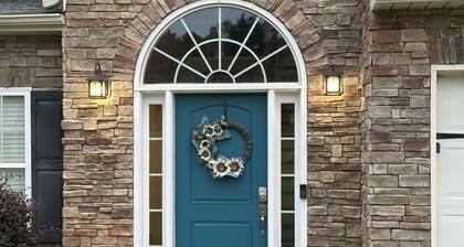 Peaceful House - 4 BR, Large Patio