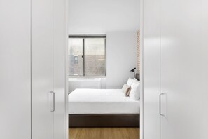 Iron/ironing board, free WiFi - Chelsea Studio, Steps from the High Line (New York)