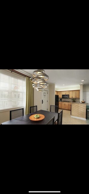 Dining - Atlantis Harborside Resort, 2 bedroom lock off unit, sleeps 8 guest (Paradise Island)