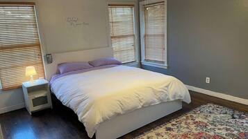 3 bedrooms, desk, iron/ironing board, free WiFi