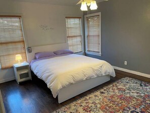 3 bedrooms, desk, iron/ironing board, free WiFi