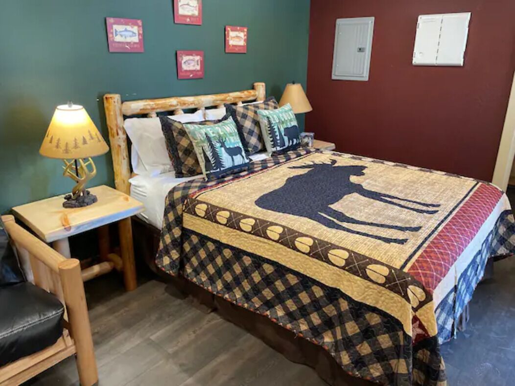 1 quarto, cofres nos quartos, ferros/tábuas de passar roupa