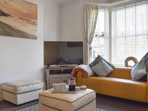 TV - 4 bedroom accommodation in Scarborough (Scarborough)