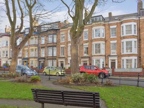 Exterior - 4 bedroom accommodation in Scarborough (Scarborough)