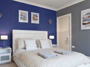4 bedrooms, free WiFi, bed sheets - 4 bedroom accommodation in Scarborough (Scarborough)