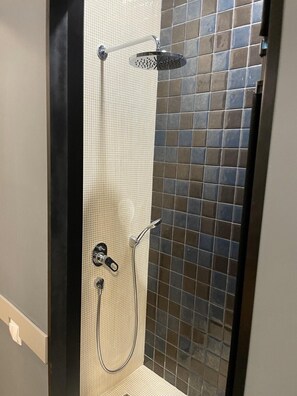 Shower - Apartment in Old Tbilisi (Betlemi) (T'bilisi)