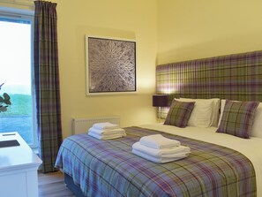 3 bedrooms, free WiFi, bed sheets, wheelchair access - 3 bedroom accommodation in Linlithgow (Linlithgow)