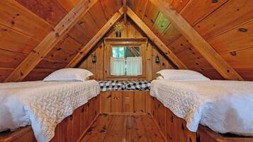 2 bedrooms, travel crib, free WiFi, bed sheets