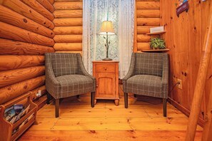 Interior - Ivy Cottage | Cute Cottage Along The Ocoee River (Benton)