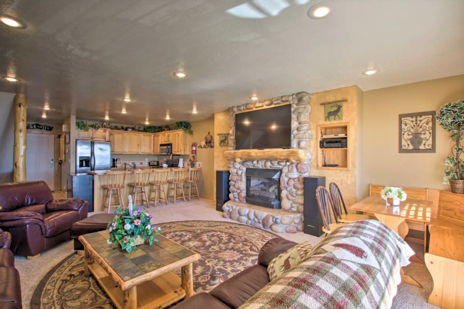 Smart TV, fireplace