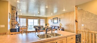 LAKE VIEW RETREAT CONDO /1 block Marina/Resort pool,hot tub & tennis courts