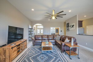 Smart TV - The Shiprock House (Alamogordo)