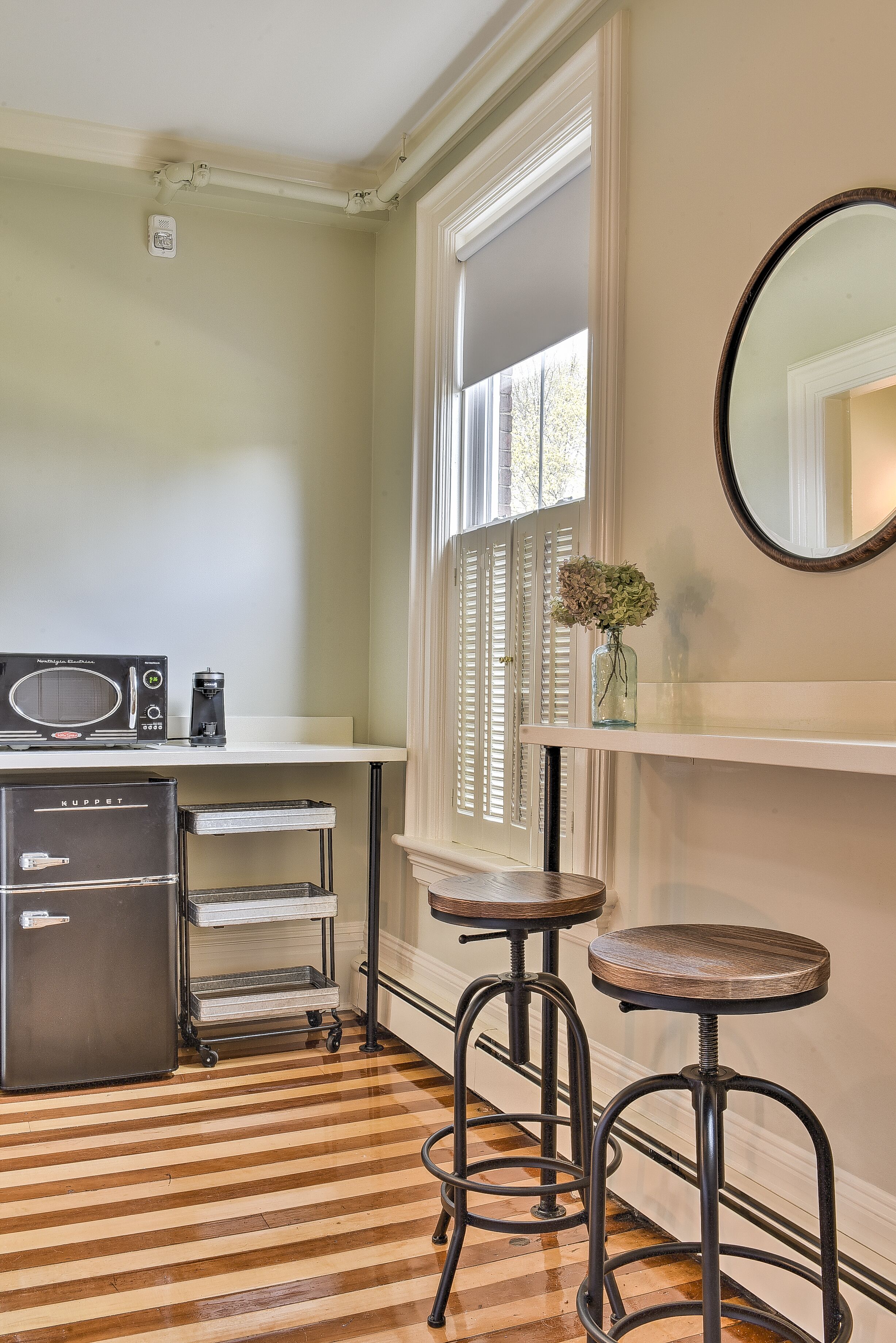 Deluxe Double Room | Private kitchenette | Mini-fridge, microwave, coffee/tea maker