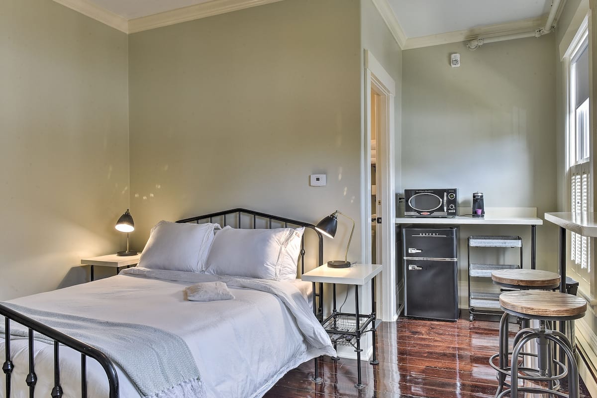 Deluxe tweepersoonskamer | Luxe beddengoed, individueel gedecoreerd, individueel gemeubileerd