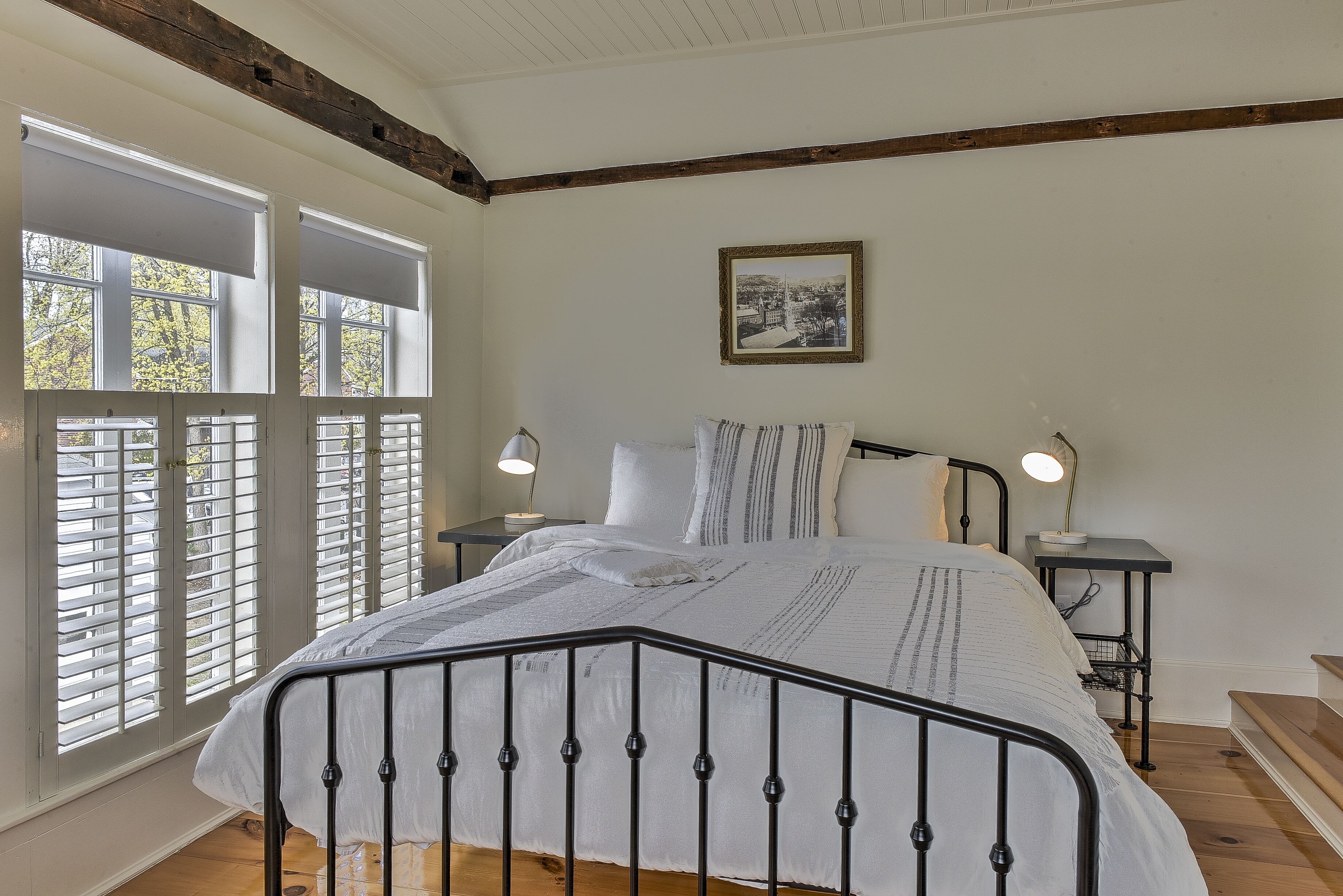 Deluxe Double Room, 1 Queen Bed | Premium bedding, individually decorated, individually furnished