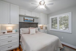 4 Schlafzimmer, Schreibtisch, Bügeleisen/Bügelbrett, WLAN