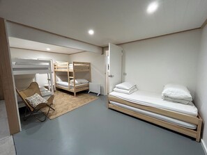 3 bedrooms, iron/ironing board, free WiFi