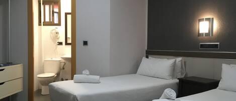 Twin Room | Premium bedding, down comforters, in-room safe, desk