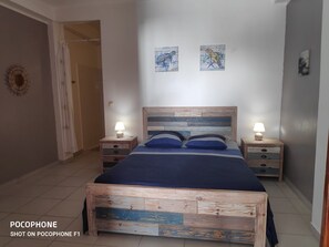 3 chambres, fer et planche à repasser, Wi-Fi, draps fournis