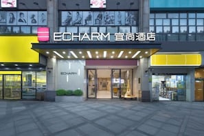 Ảnh chưa phân loại, 2 trong số 83 ảnh, nút