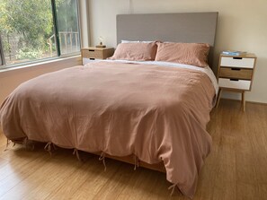 3 chambres, matelas mémoire de forme, fer et planche à repasser