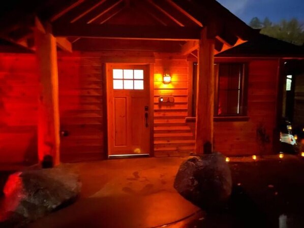 Exterior - Cedar Mountain - Suite D (Grants Pass)