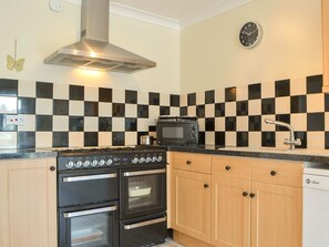 Cookware/dishes/utensils