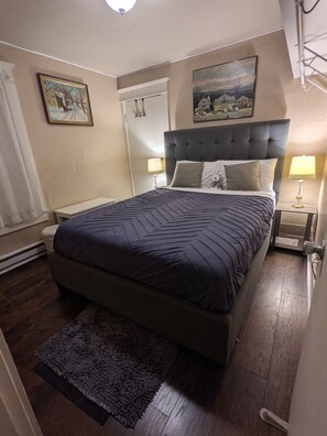 2 bedrooms, in-room safe, desk, iron/ironing board - Central Queen Anne Home • Walking Score 96 (Seattle)