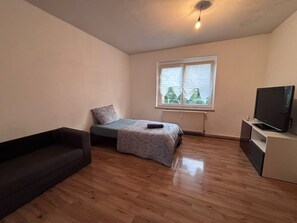 3 bedrooms, free WiFi, bed sheets - Flat for 6✭ Free bike ✭ best for employees (Elsteraue)