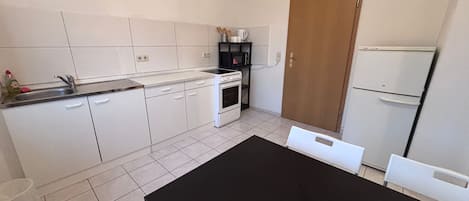 Fridge, oven, stovetop, toaster