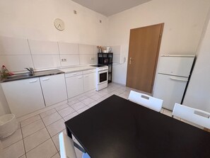 Fridge, oven, stovetop, toaster