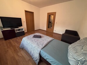 3 bedrooms, free WiFi, bed sheets - Flat for 6✭ Free bike ✭ best for employees (Elsteraue)