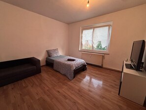 3 bedrooms, free WiFi, bed sheets - Flat for 6✭ Free bike ✭ best for employees (Elsteraue)