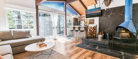 Smart-TV, Kamin, Netflix, Hulu
