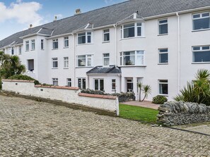 Exterior - A spacious apartment with sea views and walking distance to the bay. (Trearddur Bay)