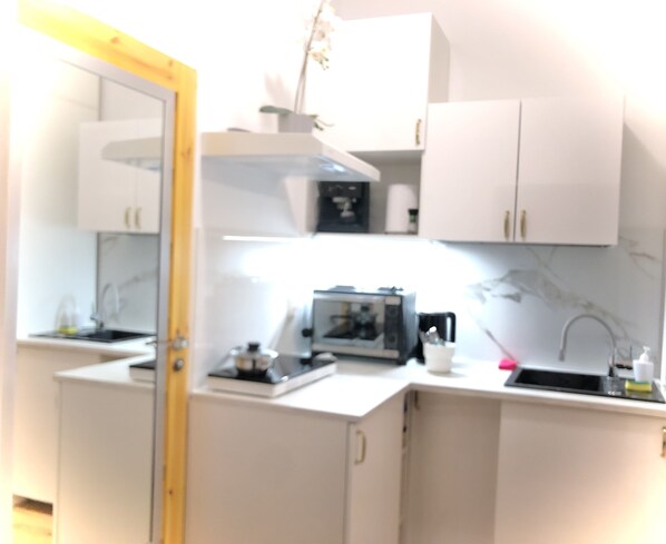 Fridge, microwave, oven, stovetop