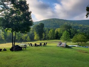 Outdoor dining - Hillside Cabin | Forest Views | River | Kayaks (Nashoba)