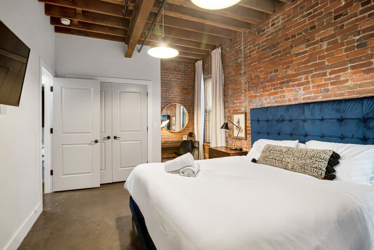 2 soverom, skrivebord, strykejern/-brett og wi-fi (inkludert)