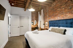 2 bedrooms, desk, iron/ironing board, free WiFi