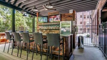 Bar (en la propiedad)